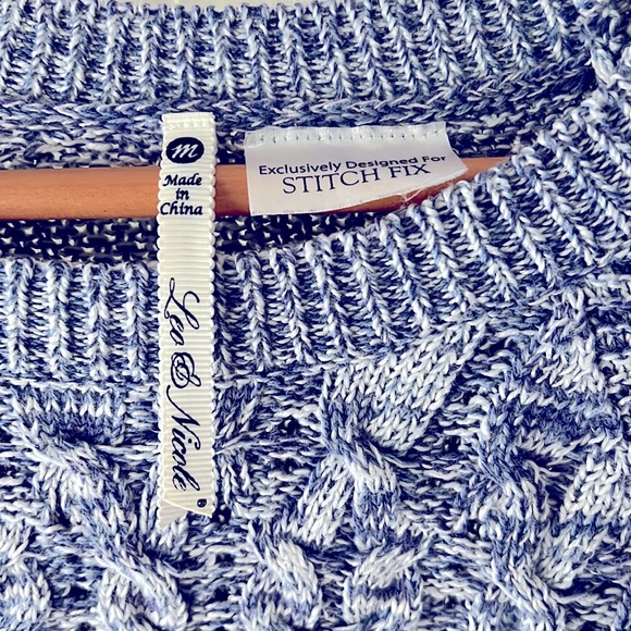 Womens M blue cableknit sweater - Picture 3 of 4